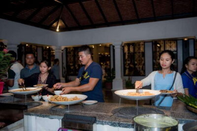 Apsara Traditional Dances & Local Buffet with Tuk-Tuk Ride - Tuk-tuk pickup and drop-off: convenience with real value