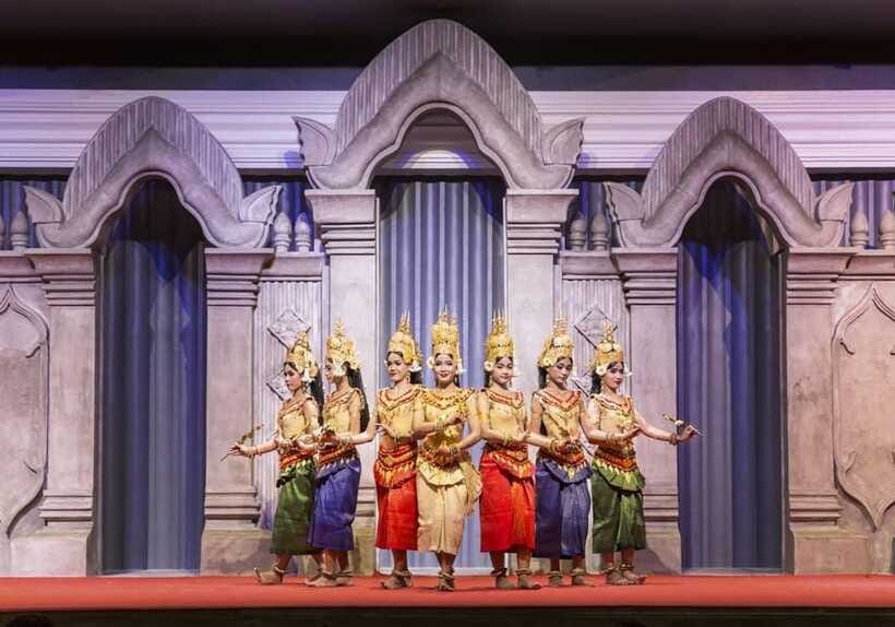 Apsara Traditional Dances & Local Buffet with Tuk-Tuk Ride - Who this tour suits best (and who might not)