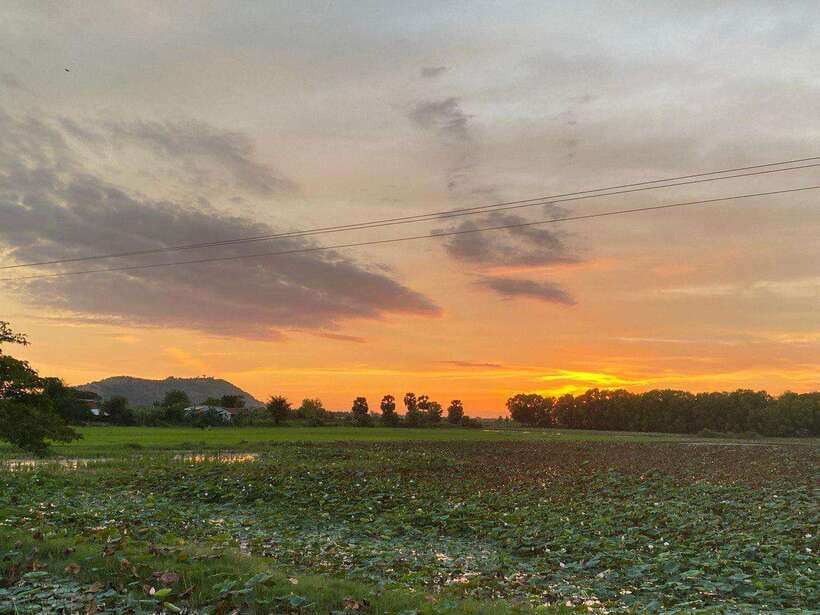 Authentic Siem Reap: Tuk Tuk Countryside and Sunset Tour - Why a tuk tuk countryside loop beats temple-only days