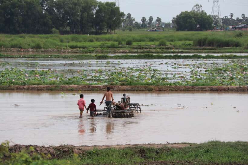 Back to Basics: Siem Reap Village Tour in Cambodia - Inside the village: basket weaving, well digging, and rice wine