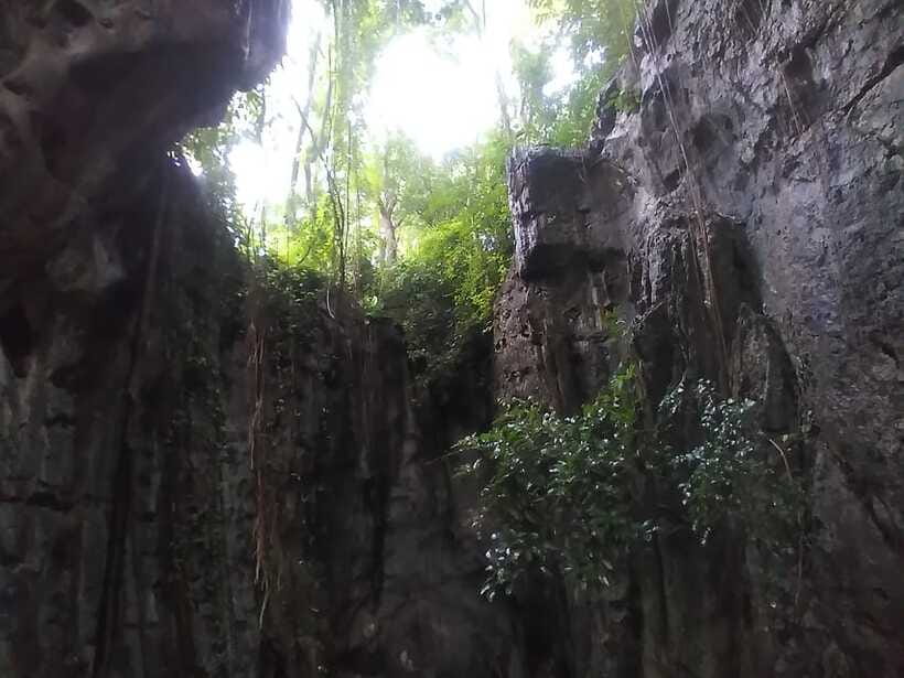 Bamboo train. Phnom Sampove cave. Bat cave and Banan Temple - Banan Temple: the spiritual pause that balances the day