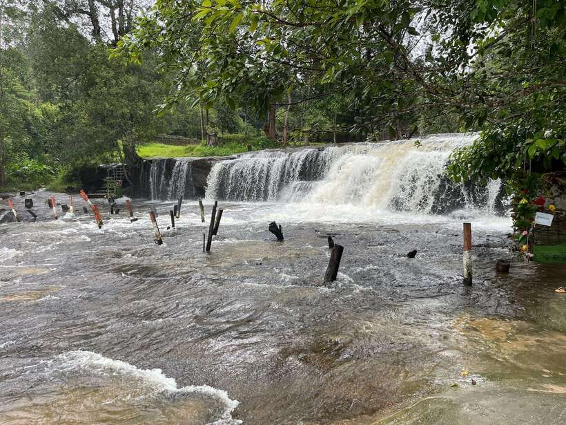 Banteay Srei, Kulen Waterfall & Beng Mealea Small-Group Tour - River of 1000 Lingas (Anlong Pong Phkay): Carvings You Notice Only When You Stop