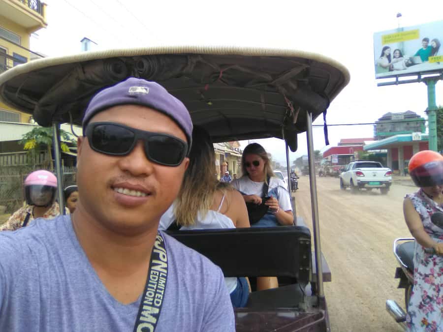 Battambang family tuktuk tour BambooTrain/Wat Banan/Bat cave - Bat Cave at dusk: millions of bats and the timing that matters