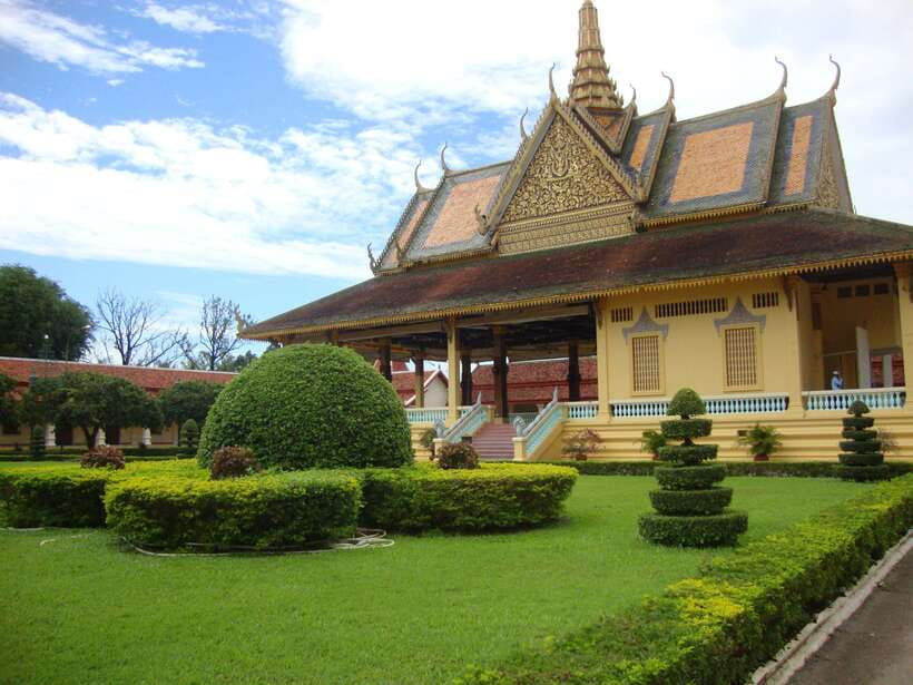 Best of Phnom Penh: Half-Day Private City Tour - Quick take on Phnom Penh in 4 hours