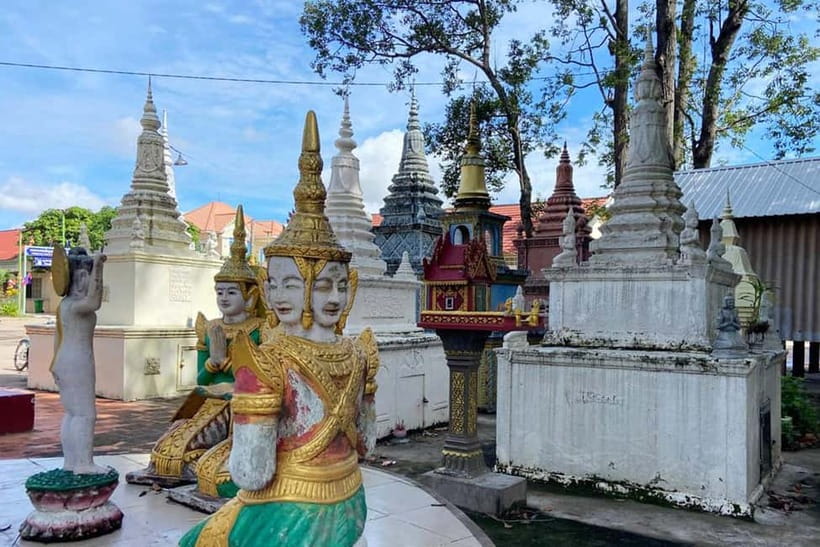 Boat trip to silk island with English speaking guide - The Island Arrival: Pagoda Visit and the School Stop