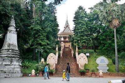 Classic Phnom Penh City Full Day Tour - Wat Phnom: the city’s oldest pagoda and its climb