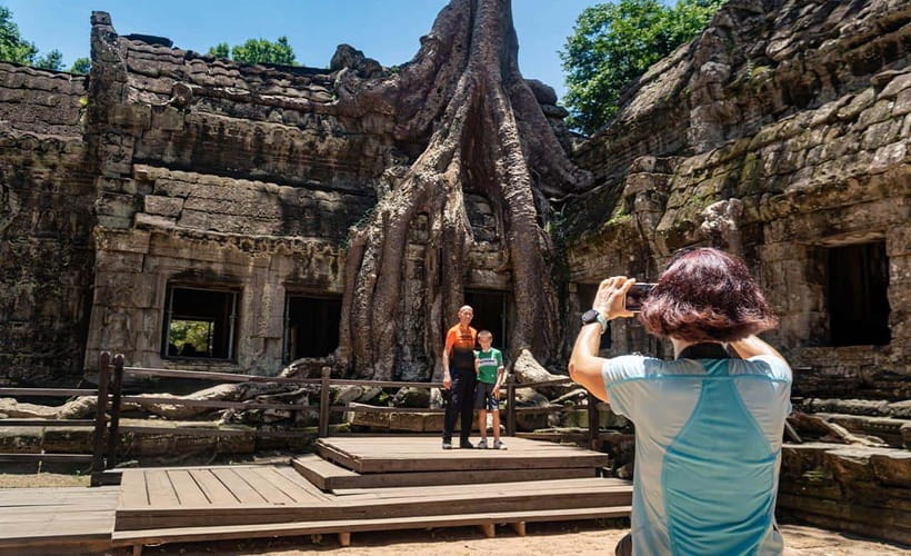 Cycle Angkor Backroad Bike Tour / E-Bike or Tuk Tuk - Lunch Break by the Pond: A Real Reset in the Middle of the Day