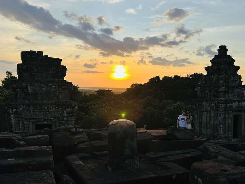 Explore Angkor Wat by Bike and Sunset - 9:00 am pickup and Angkor Wat in the morning