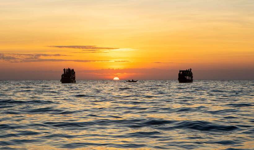 Floating Village Sunset boat Vespa Tour / Tuk Tuk Available - Getting Started: Krong Siem Reap Pickup and Your Ride Choice