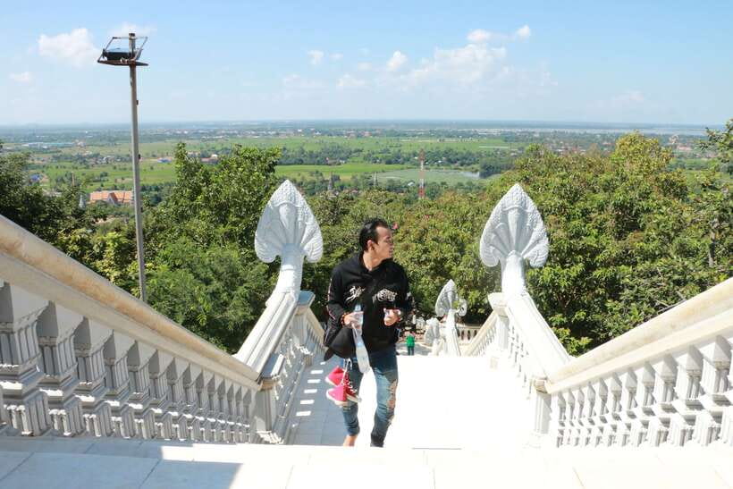 From Phnom Penh: Oudongk Mountain and Koh Chen Island Tour - What you get for $75: transport, tickets, and a guide who slows down for meaning