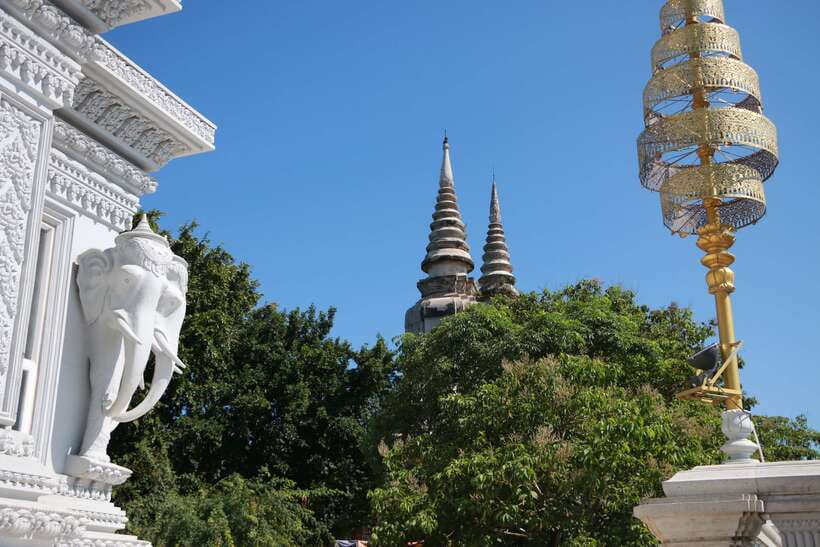 From Phnom Penh: Oudongk Mountain and Koh Chen Island Tour - Koh Chen’s silversmith village: silver, copper, and brass in everyday motion