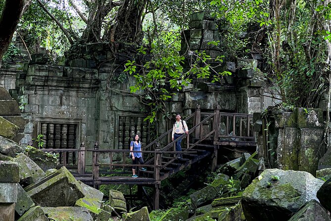 From Siem Reap: Angkor Wat and Floating Village 3-Day Trip - Day 2: Banteay Srei, Phum Preah Dak palm sugar, and the rain-forest chaos of Beng Mealea