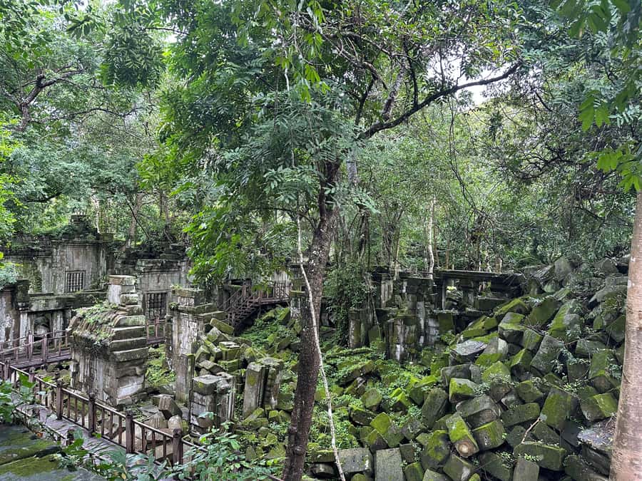 From Siem Reap: Half-Day Tour to Beng Mealea Temple - Entering Beng Mealea: what two hours really looks like