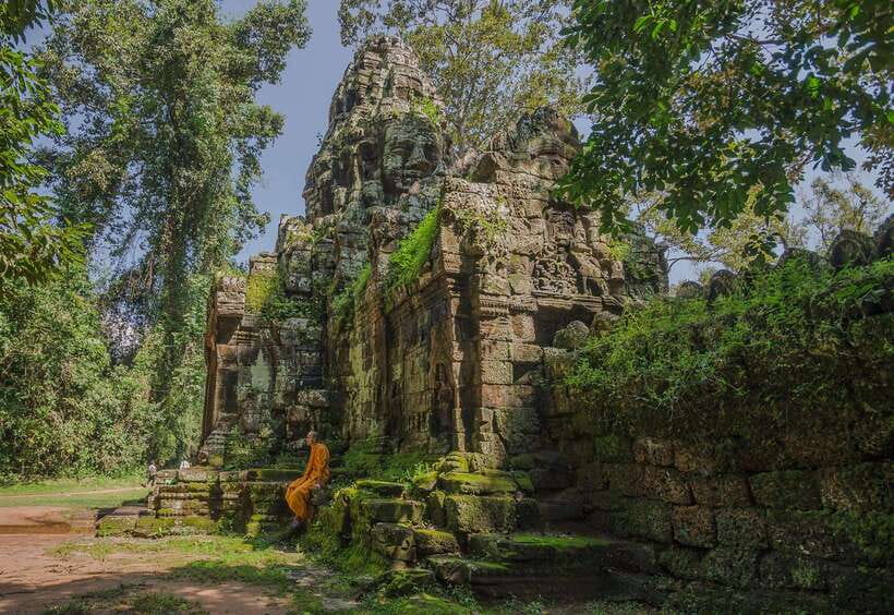 Full-Day Angkor Wat Sunrise and Sunset Private Tour - Angkor Thom and Bayon: the 196 faces moment