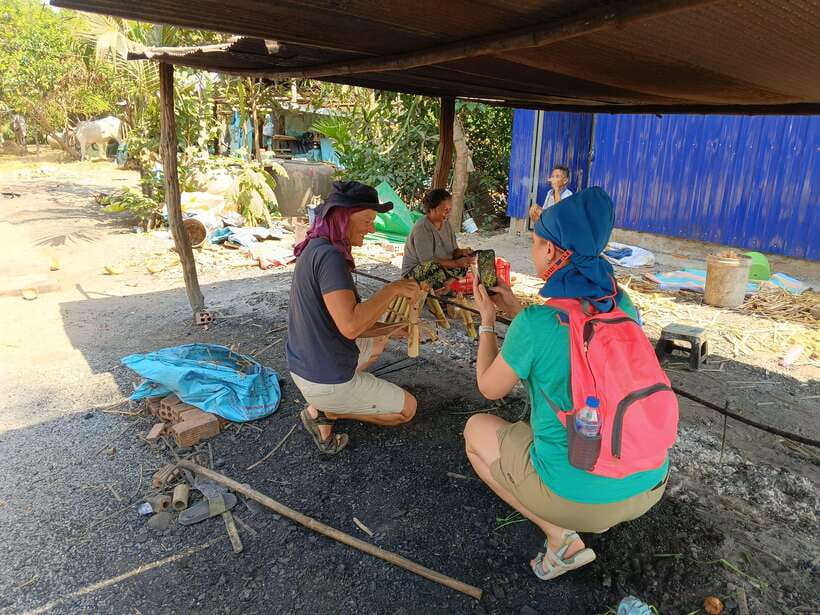 Full-day: Handicraft, Bamboo train, Killing cave, Bat Cave - Sangke River Villages and Suspension Bridges: A Calm Pace in the Countryside