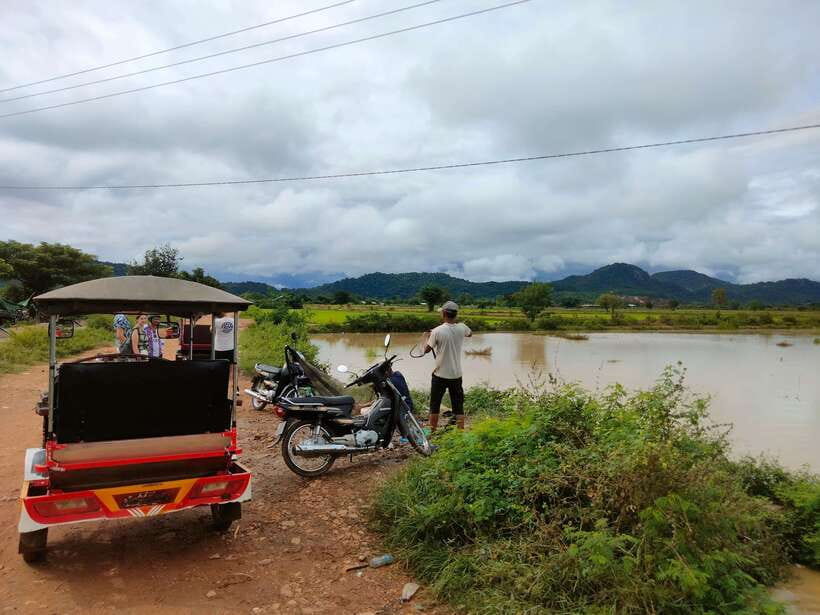 Full-day: Original bamboo train, Wat Banan, Phnom Sampov - The river temples and hanging bridge: better photos than you expect