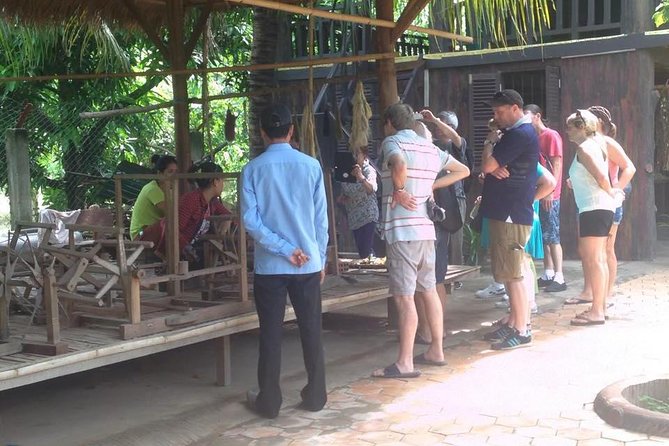 Full-Day Phnom Penh City & Silk Island with a local Tuk Tuk Tours - Wat Phnom: A 1372 Temple Stop That Packs Meaning