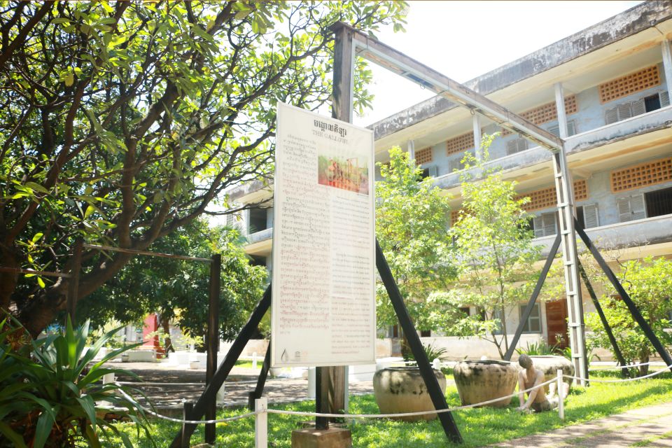 Full Day Phnom Penh City Tour with Private vehicle and guide - National Museum and Wat Phnom: making sense of belief and place