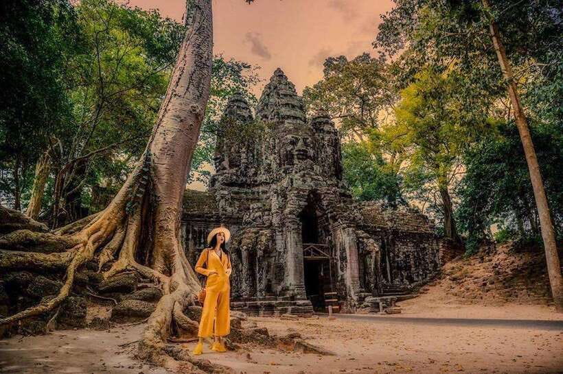 Full Day Private of Angkor Wat Tour with Tuk Tuk - Angkor Thom and Bayon Temple: Smiling Faces, Jungle Surroundings