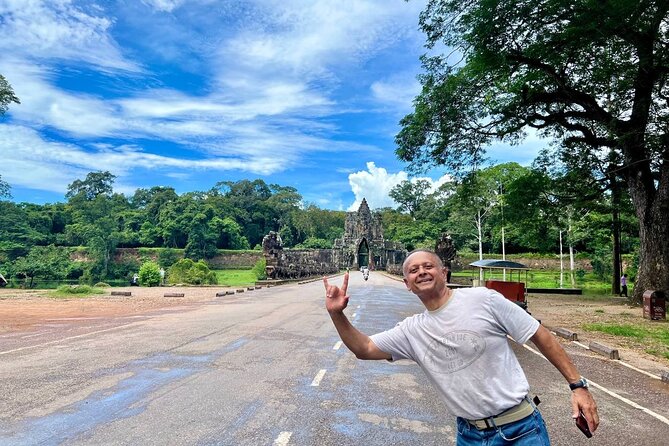 Full Day Tour Phnom Penh to Siem Reap Taxi, Angkor Visit & Return - Bayon Temple and Angkor Thom: Faces, Terraces, and Quick Context