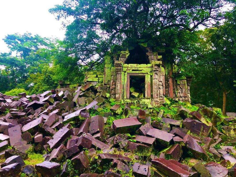Full-Day Tour to Banteay Srey, Beng Melea & Kulen Mountain - Kulen Waterfall: Natural Pool Swimming and Crowd Reality
