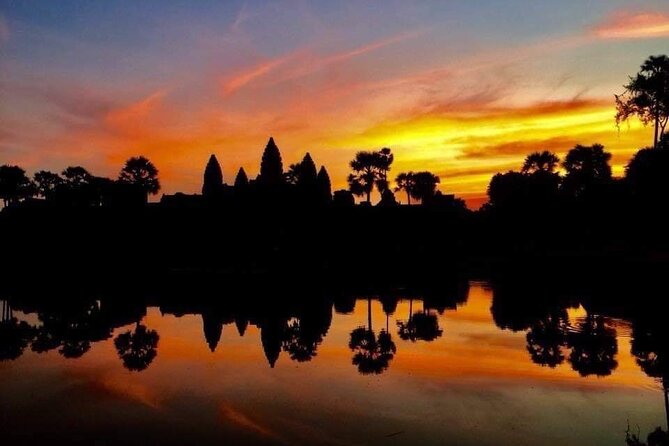 Golden Hours: Angkor wat sunrise photography tour with a pro! - Angkor Wat at sunrise: entering, exploring, and staying smart