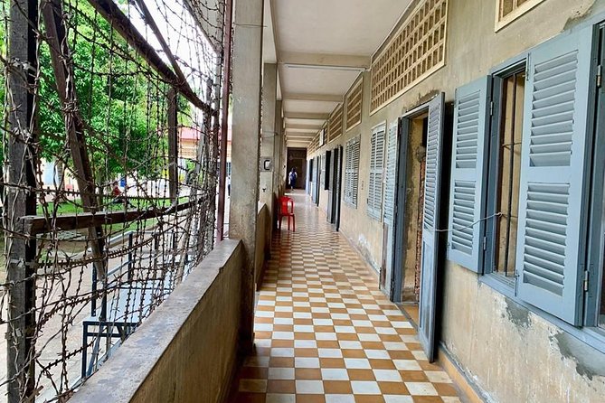 Half-Day Phnom Penh City Tours - Royal Palace: Active, Beautiful, and Still Part of Daily Cambodia