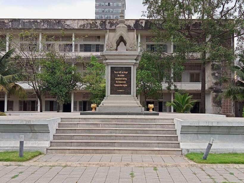 Half Day To Killing Field & S21 Genocidal Museum - What to expect from the flow at each stop