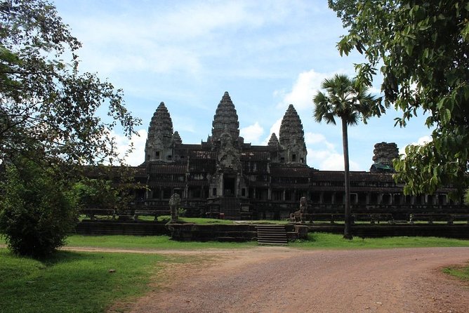 Half Day Tour- Angkor Wat, Ta Promh, Bayon Temple - Guides You Might Meet: How Interpretation Shows Up in Real Life