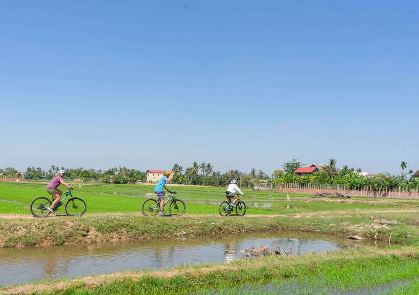 Kampong Phluk: Floating Village Sunset Bike Tour or E-Bike - Cycling Through the Countryside to a Local Homestay Lunch