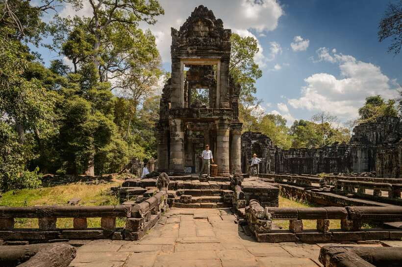 Kbal Spean Trekking Tour with Banteay Srei & Landmine Museum - Kbal Spean trek: the River of a Thousand Lingas