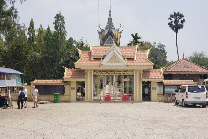 Killing Field and Genocide Museum private haft day Tour - Tuol Sleng and Choeung Ek: why this private loop is worth it