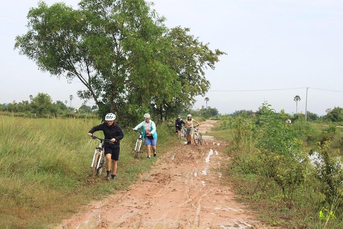 Killing Field & Paddy Rice Fields Tuk Tuk Adventure - Stop 3: Choeung Ek Genocidal Center and the audio tour cost