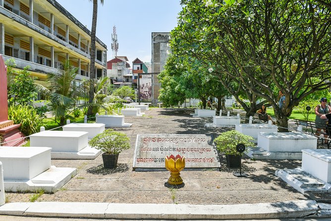 Killing Fields and Prison S21 Bus Tour - Who should book this shuttle, and who should consider another option