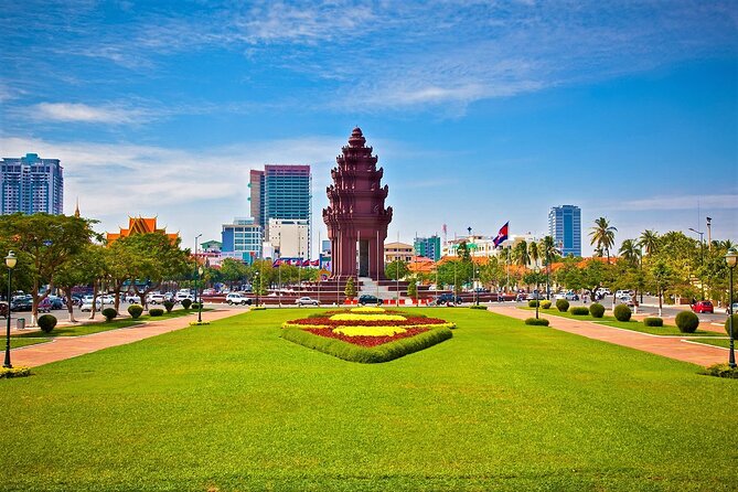 Koh Dach Silk Island and Phnom Penh Full Day Private Tour - Royal Palace and Silver Pagoda: The Main Phnom Penh Experience