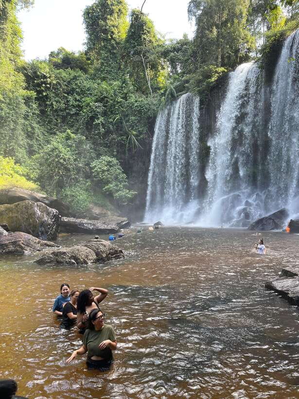 Koh Ker, Kulen Waterfall and Beng Mealea from Siem Reap - Palm cake tasting and snack culture on the road