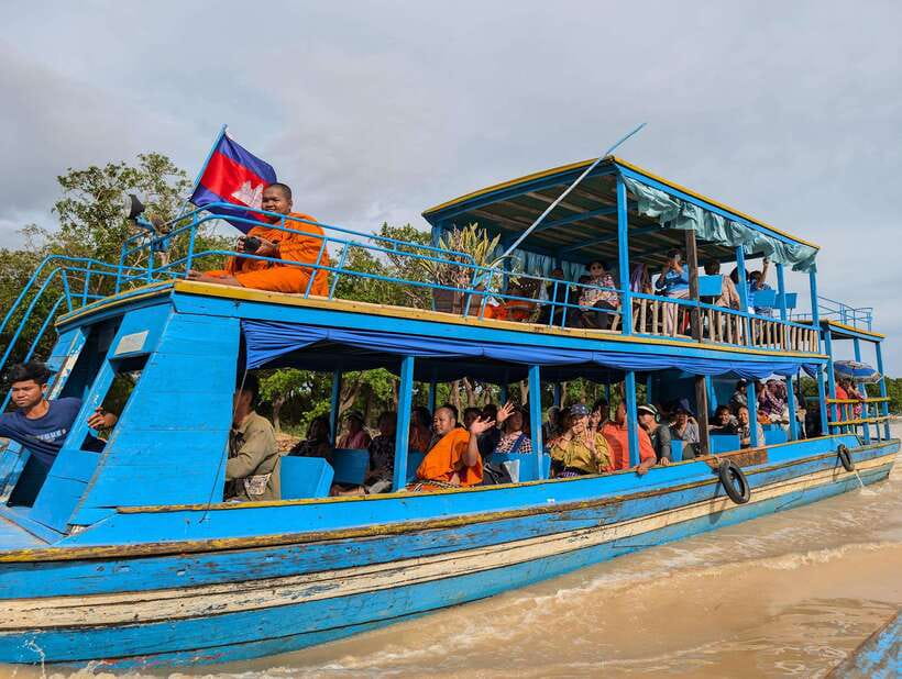 Kompong Kleang Floating Village Guide Tour from Siem Reap - Stop 3: the photo stop and the long viewing stretch on the way