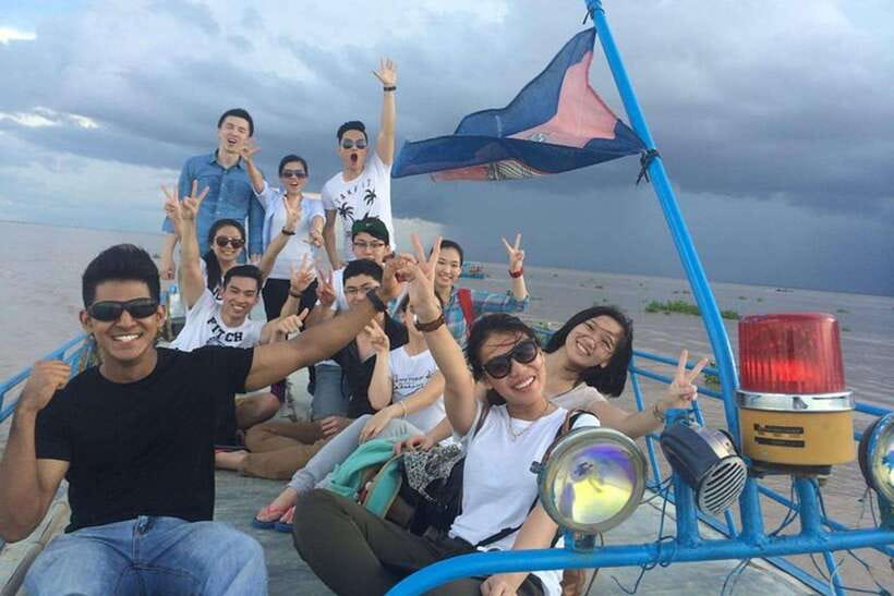 Kompong Kleang Floating Village Guide Tour from Siem Reap - The heart of the trip: Tonle Sap floating village life by boat