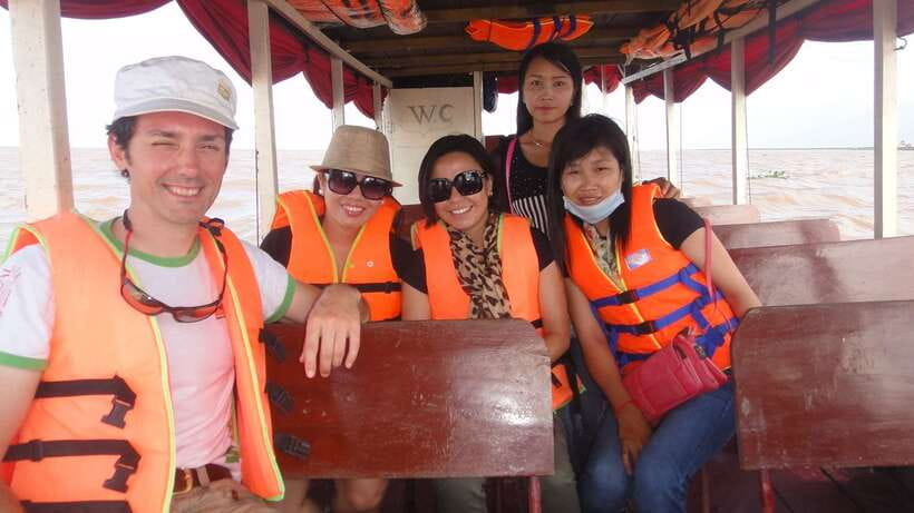 Kompong Phluk Floating Village Tour from Siem Reap - Kompong Phluk on stilts: schools, pagoda, and the rhythm of fishing life