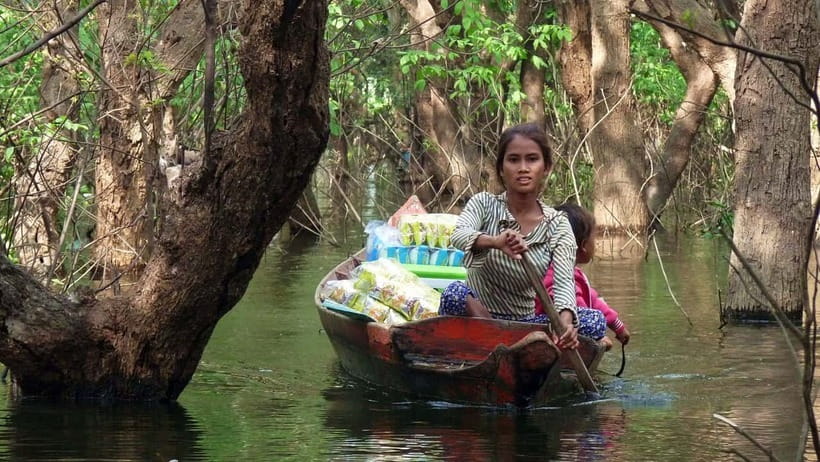 Kompong Phluk Floating Village Tour from Siem Reap - Two village sections and that pergola divider