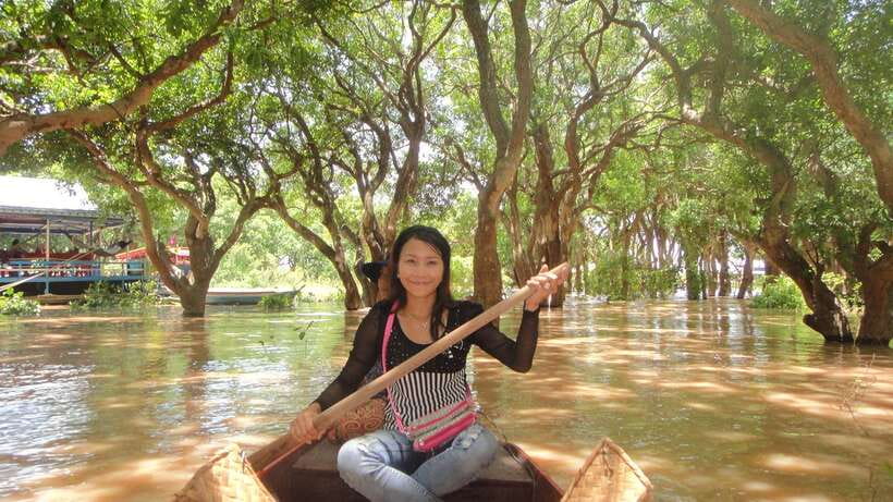 Kompong Phluk Floating Village Tour from Siem Reap - Heading further out onto Tonlé Sap: birds, shallow fishing, and buffalo sightings