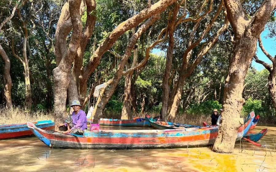 Kompong Pluk Tour - Getting up close: visiting houses from the water route
