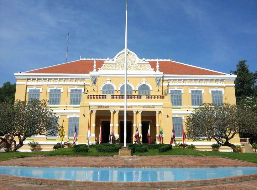 Morning Tuk tuk: City, Handicrafts, Killing field, Temples - Battambang by morning tuk-tuk: 7:20 pickup and the city opening