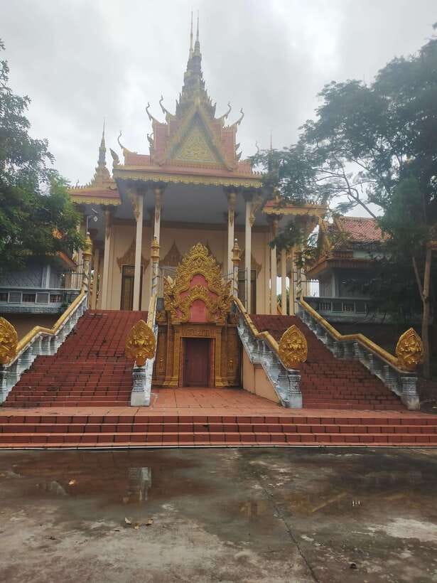Morning Tuk tuk: City, Handicrafts, Killing field, Temples - Is the $20 price fair for a morning of tuk-tuk stops and tastings?