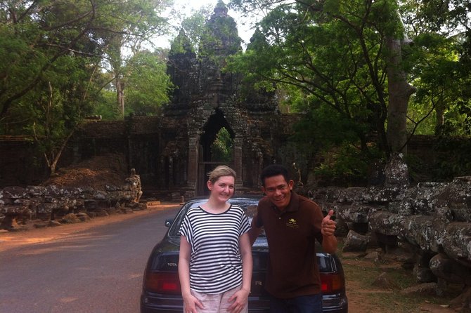 One Day Angkor World Heritage Tour - Angkor Thom and Bayon: one hour of giant smiling faces