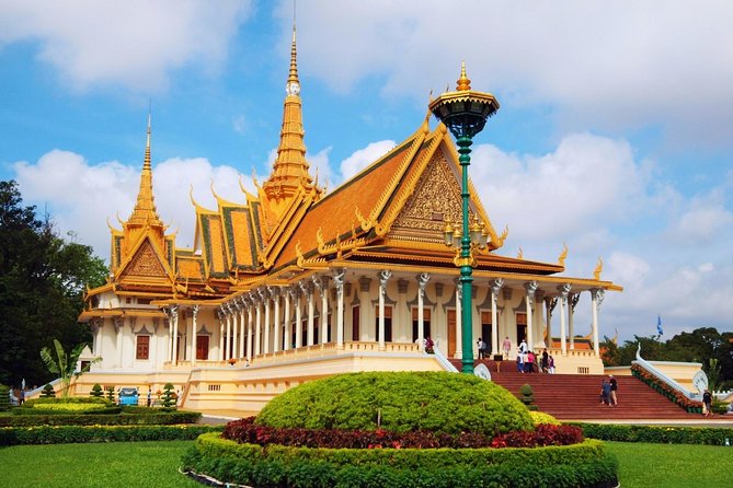 One Day Private Guide Tours History in Phnom Penh Incl. admission - Independence Square, Wat Ounalom, and Central Market: The Everyday Phnom Penh Stops