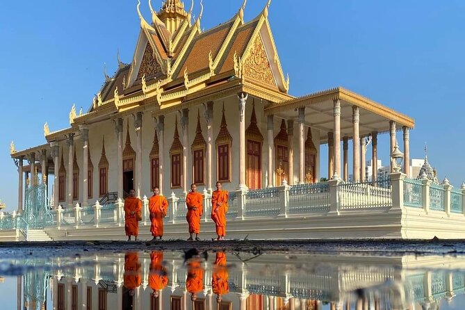 Oudong Mountain and Phnom Penh Full Day Private Tour - Wat Phnom: A 27-Meter Hill With a Founder’s Story