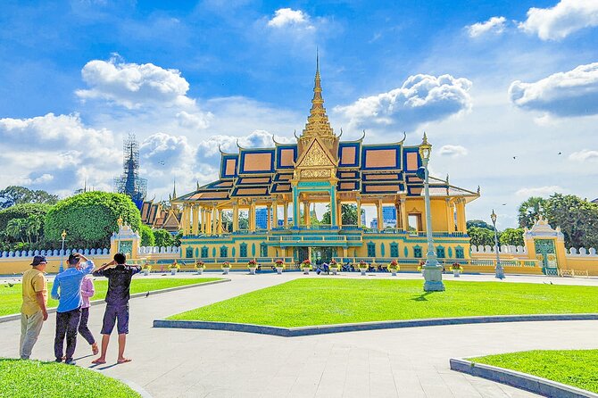 Oudong Mountain and Phnom Penh Full Day Private Tour - Morning at Oudong Mountain: Hilltop Temples and That Big-View Feeling