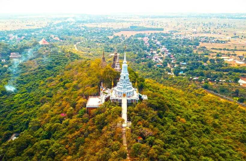 Oudong Mountain & Phnom Baset Private Tours from Phnom Penh - Wat Preah Thama Srah and Wat Sowann Thamareach: guided walks with scenic breaks