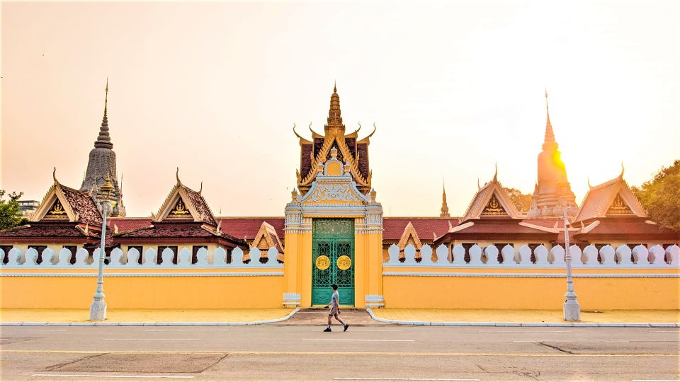 Oudong Mountain & Phnom Penh Full Day Private Tour - Silver smith making village and markets: how to enjoy craft time without getting ripped off